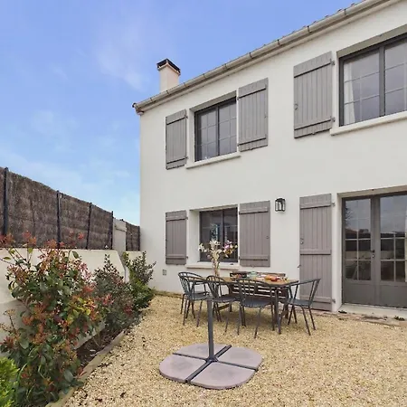 700 M De La Plage, Maison Pour 8, Jardin Holiday home