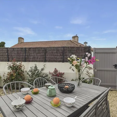 700 M De La Plage, Maison Pour 8, Jardin * L'Epine (Vendee)